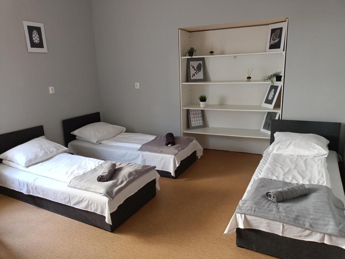 Pokoje Pod Swierkiem Swarzędz Exterior foto