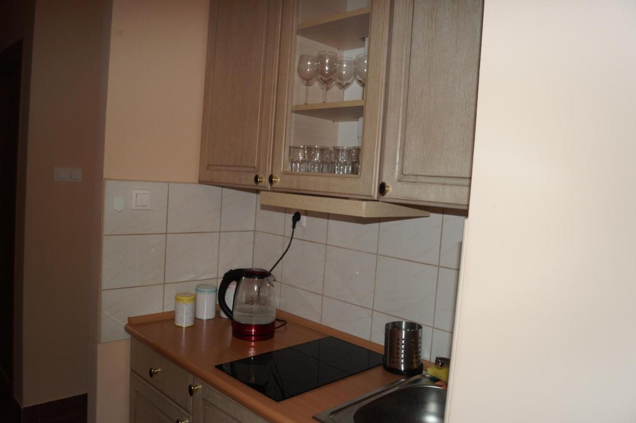 Pokoje Pod Swierkiem Swarzędz Exterior foto
