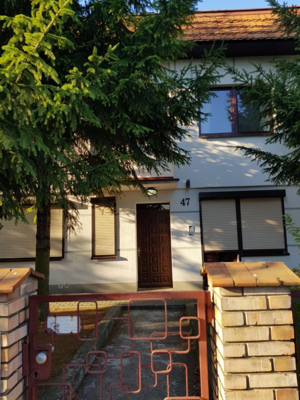 Pokoje Pod Swierkiem Swarzędz Exterior foto